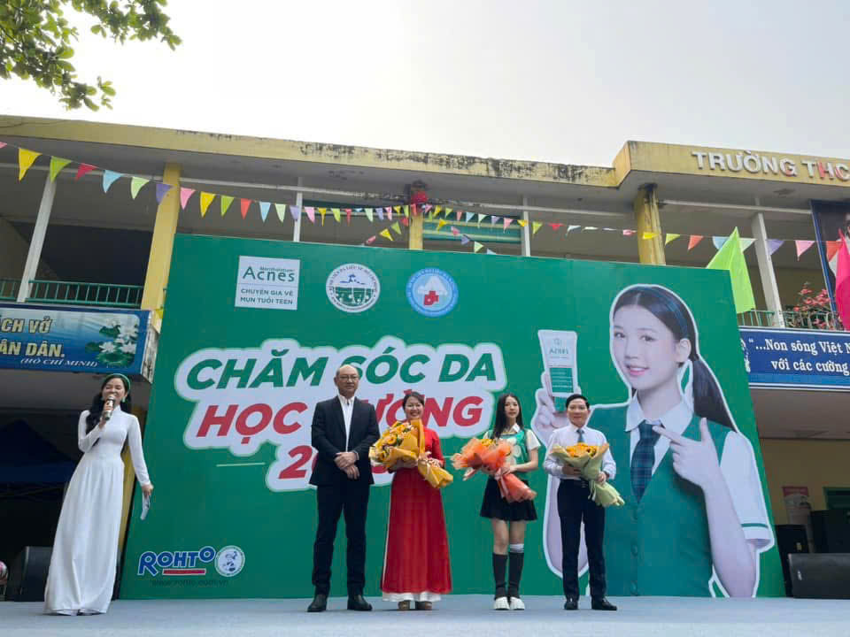 Chăm sóc da học đường cùng acness