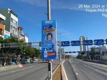 Treo phướn pharmacity