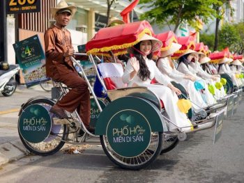 roadshow phố hội miền di sản bằng xích lô